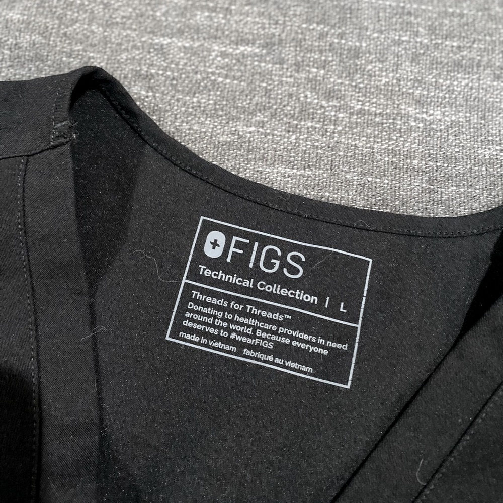 FIGS // SCRUB TOP // BLACK // LARGE // NEW